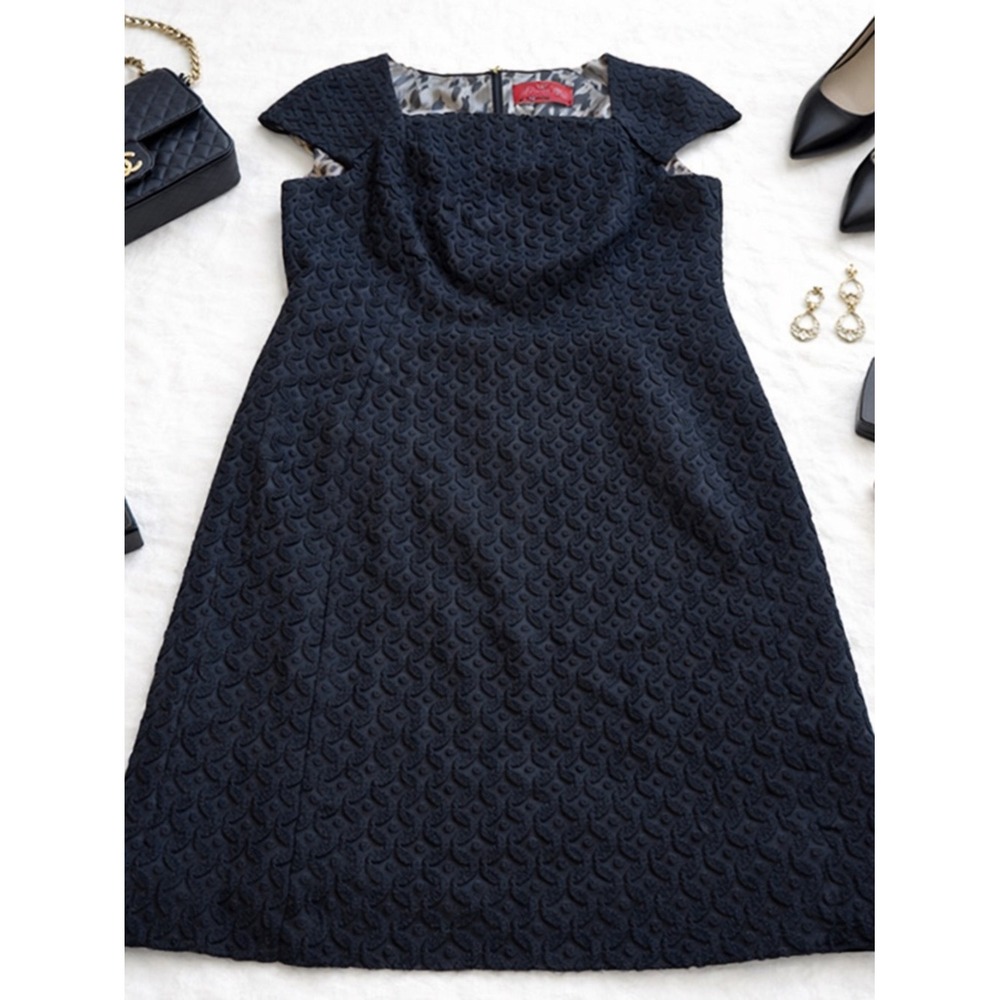 Carolina Herrera Textured Black Sheath Dress Size 14 Designer Cocktail Career - Picture 14 of 14